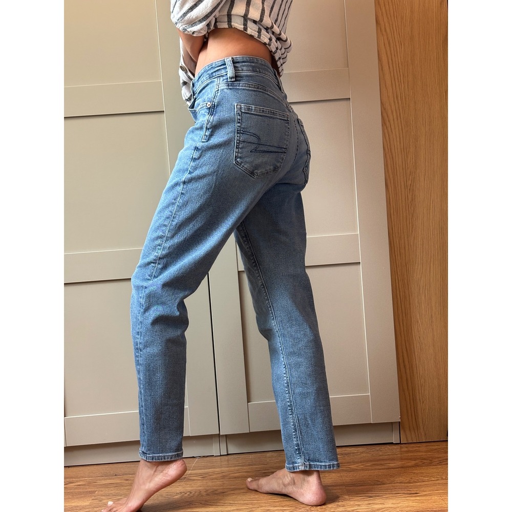 American Eagle High Waisted Mom Jeans Medium Wash Blue Tapered Leg Denim 6